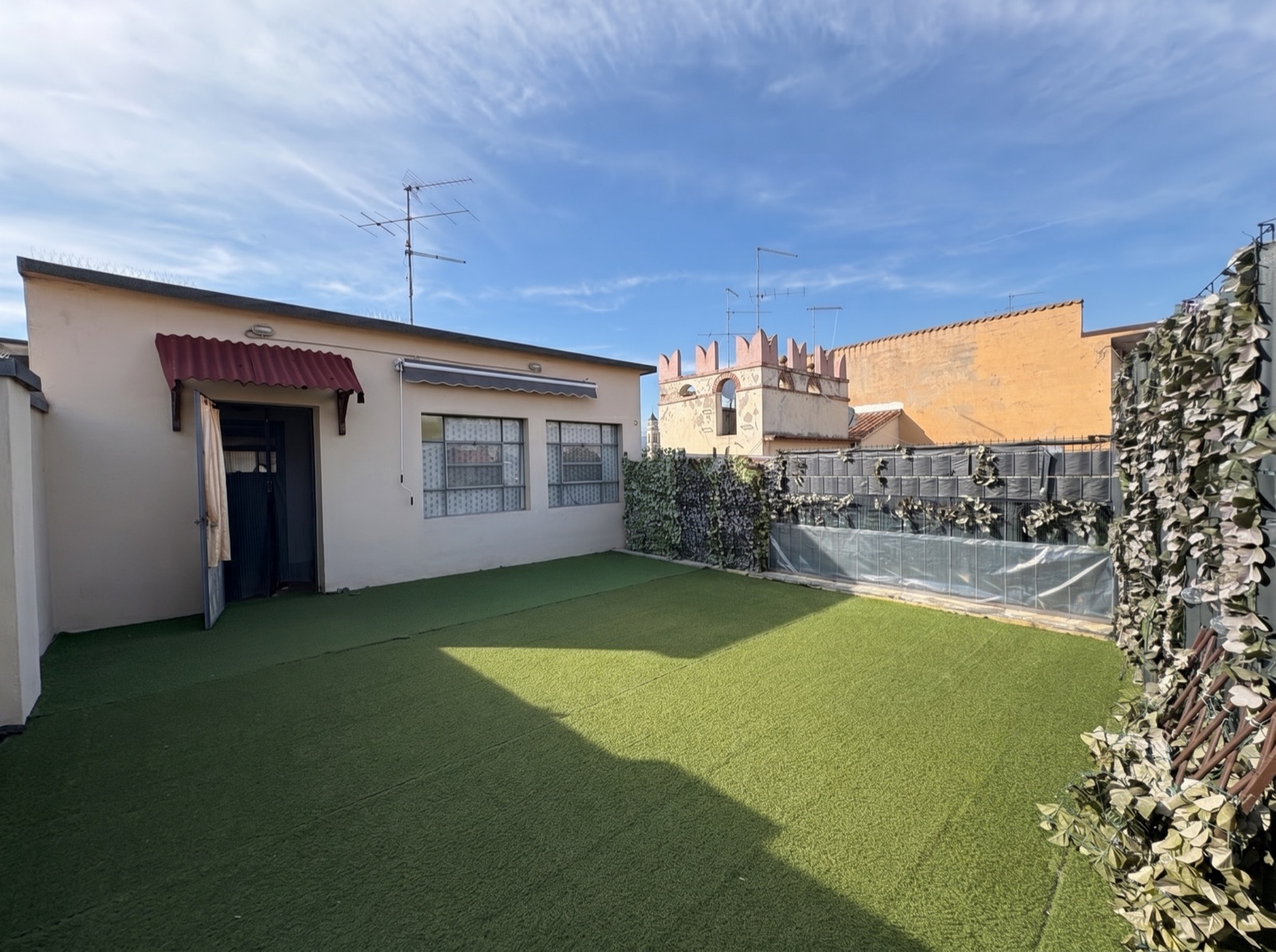 Stessa terrazza vuota